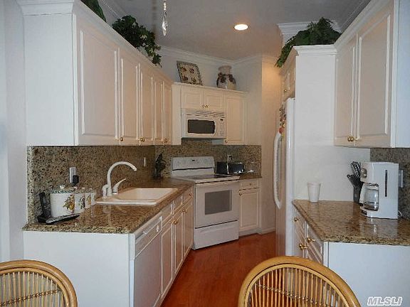 3rd image of 21 Sagamore Dr