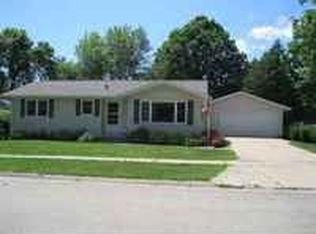 1103 9th St NW, Waverly, IA 50677