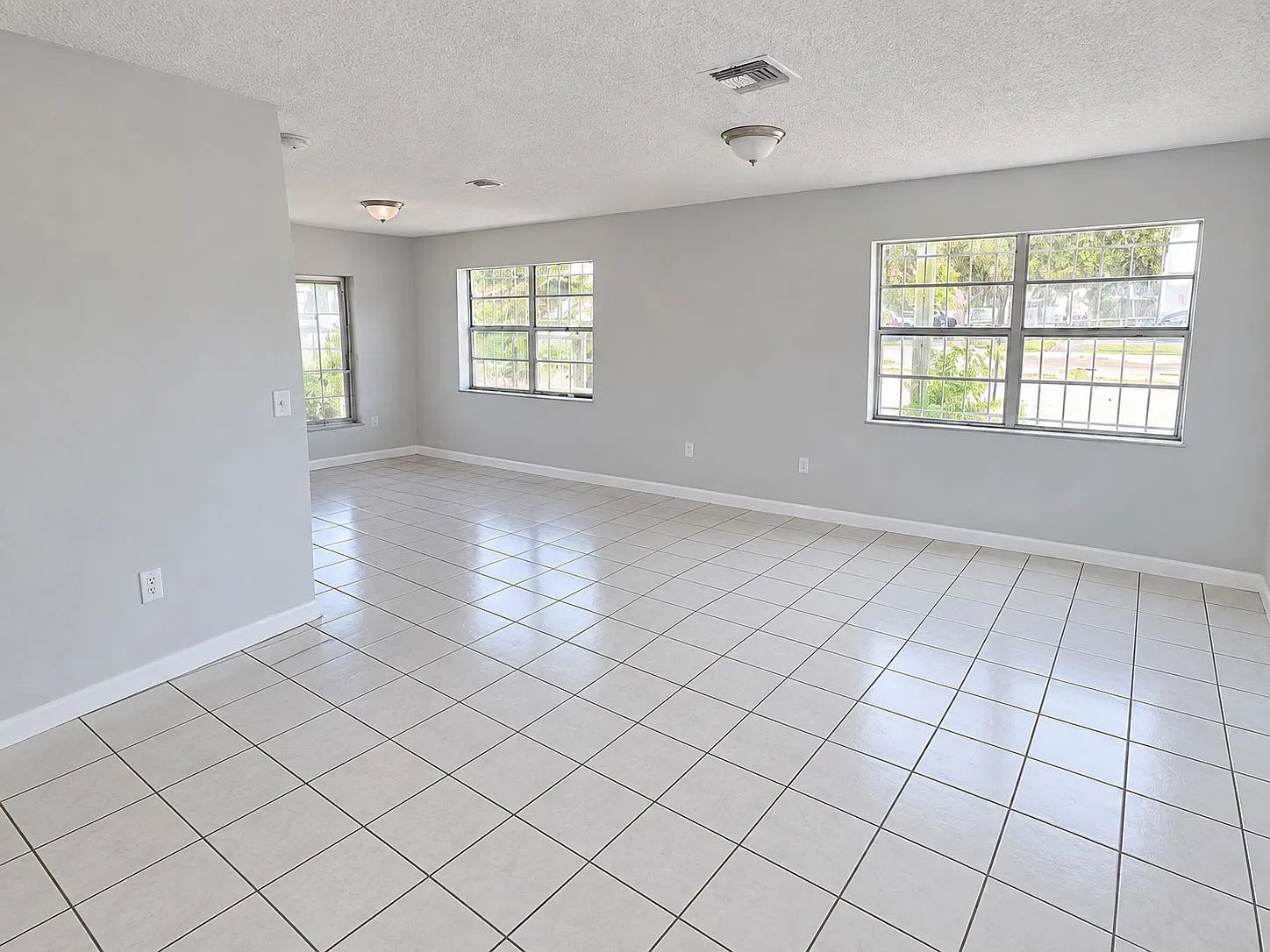 20620 NW 26 CT - 20620 — Photo 3