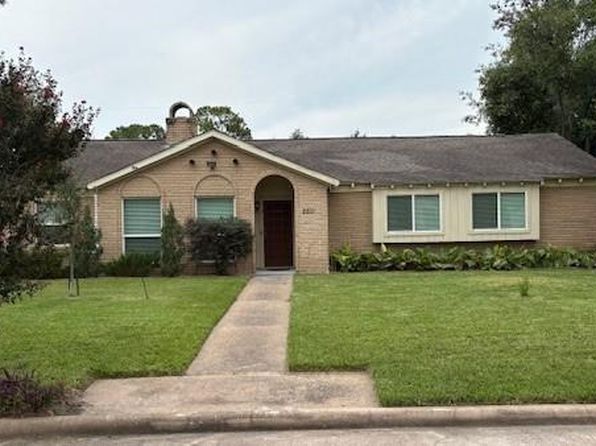 2210 Pomeran Dr