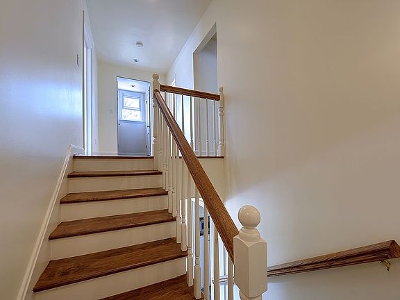 4th image of 6235 Primrose Ave
