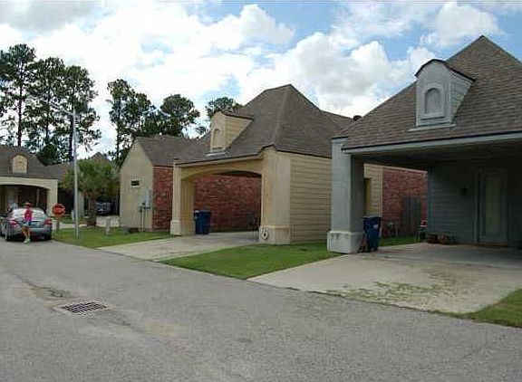 3rd image of 103 Destin Ln
