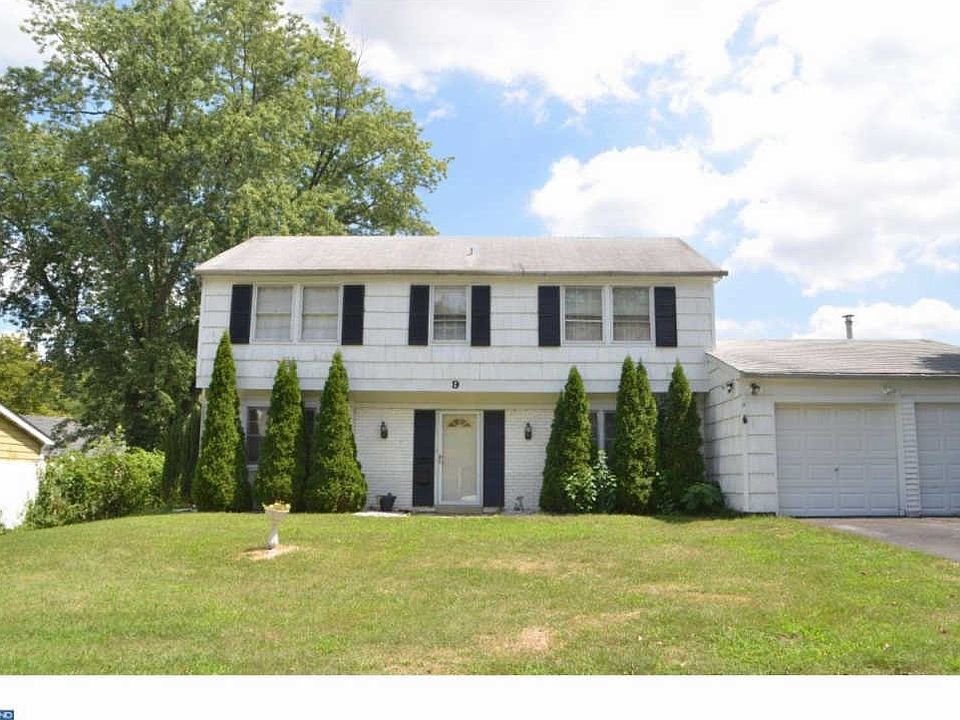 2nd image of 9 Gramercy Ln