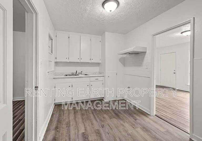 341 Chisholm St — Photo 11