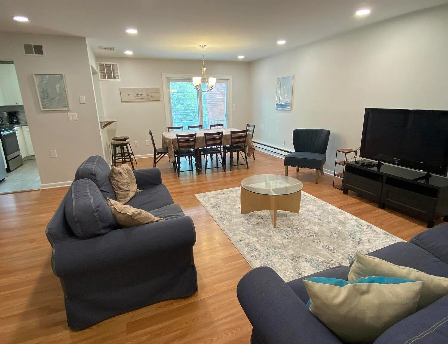 2 bed, 1015 sqft, $1,950 — Photo 1