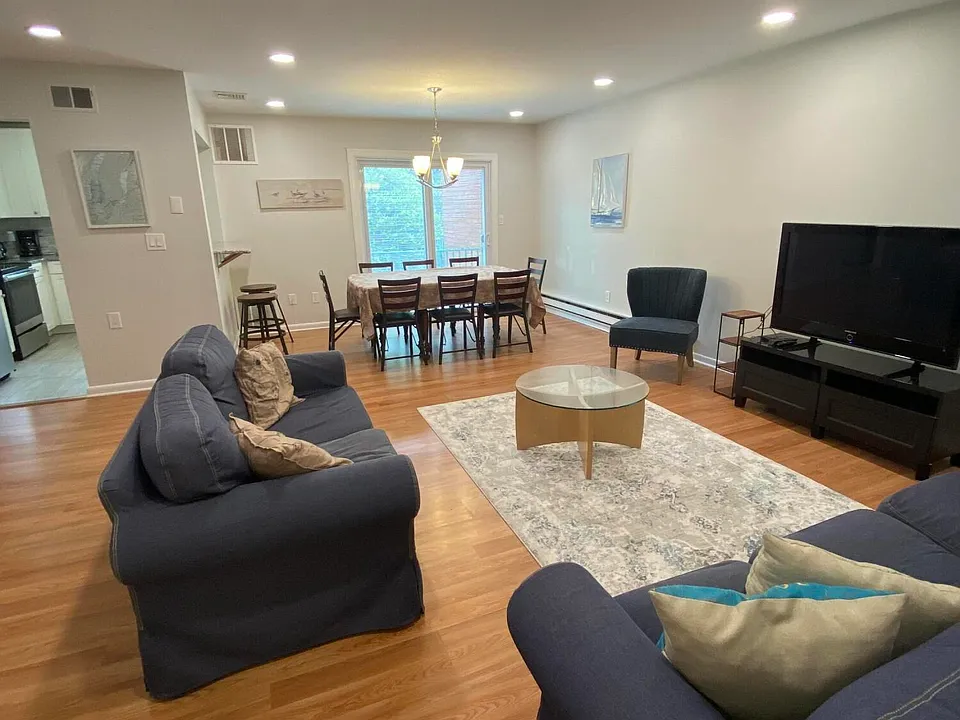65 Cedar Ave #B11