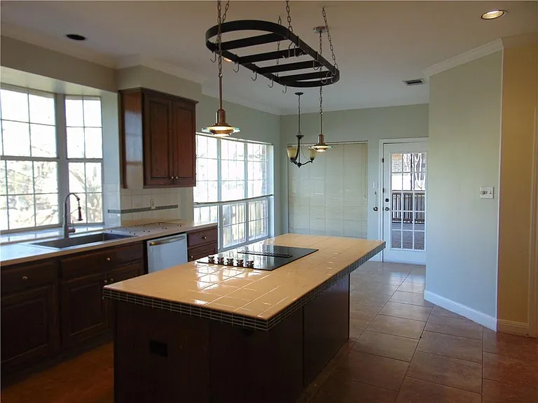 5806 Cedar Cliff Dr — Photo 7