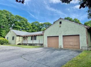 100 Lazywood Ln, Tiverton, RI 02878