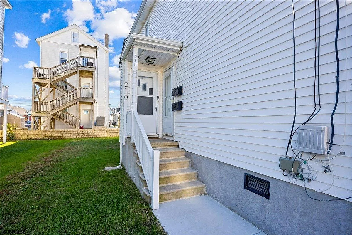 2 bed, 1.0 bath, $2,450 — Photo 2