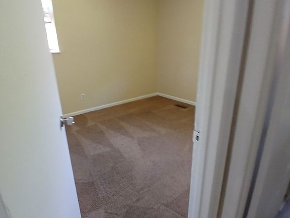 4th image of 180 Eastview Ave NW