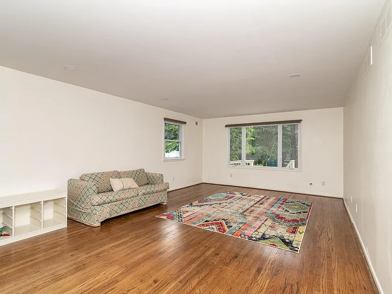 1800 Lark Ln — Photo 24