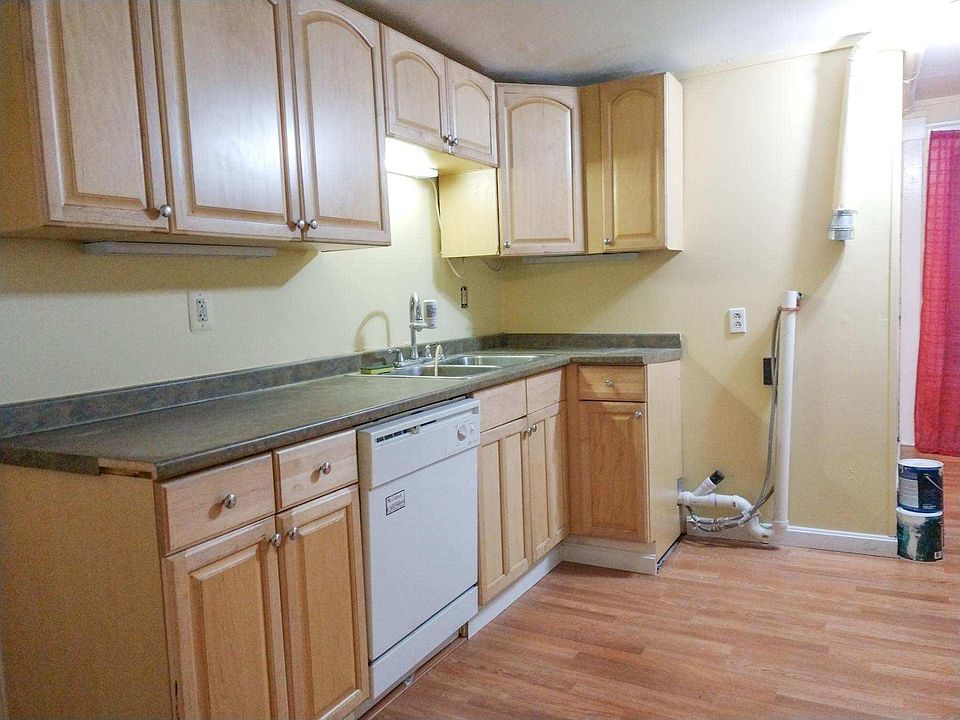 2nd image of 114 Main St APT 2L