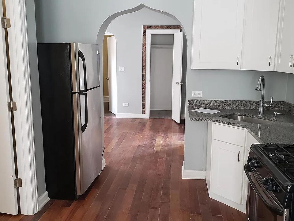 1st image of 2147 W Armitage Ave APT 1R