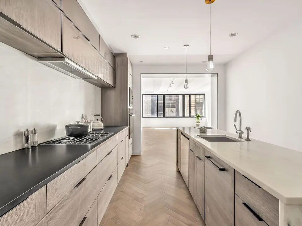 15 E 31st St #6