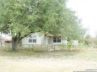 751 County Road 120, Floresville, TX 78114