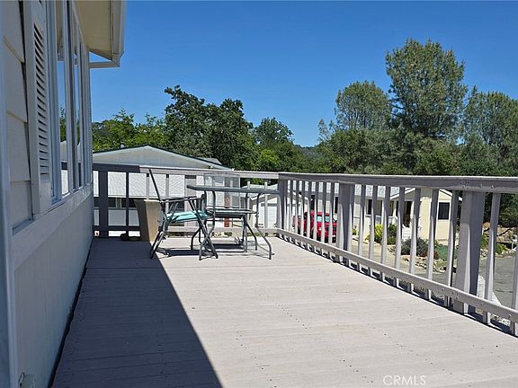 5th image of 390 Stoneridge Pkwy