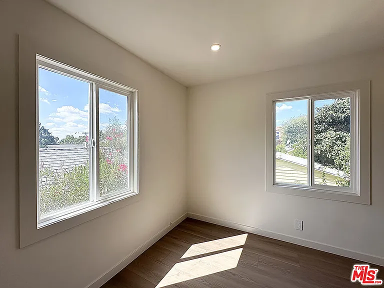 1405 Talmadge St #3 — Photo 15