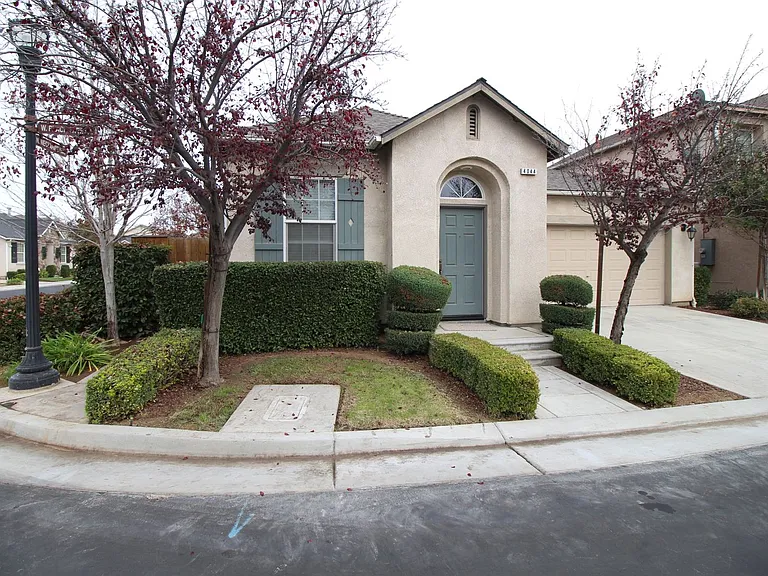 4044 W Peach Tree Ln — Photo 1