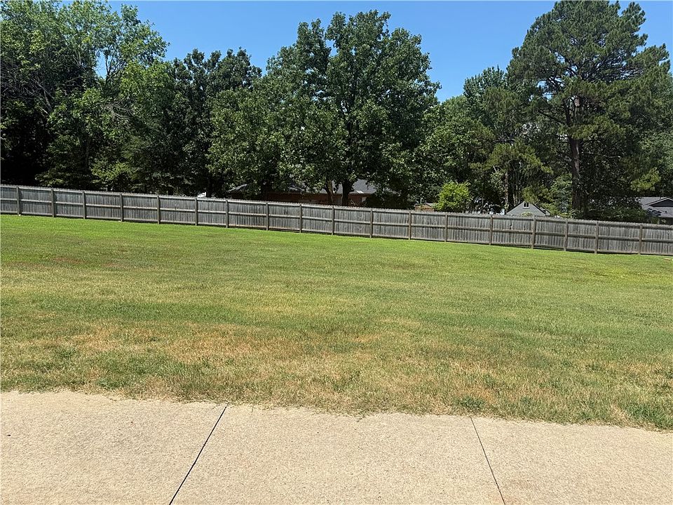 2nd image of 119 Harbor Cir #11