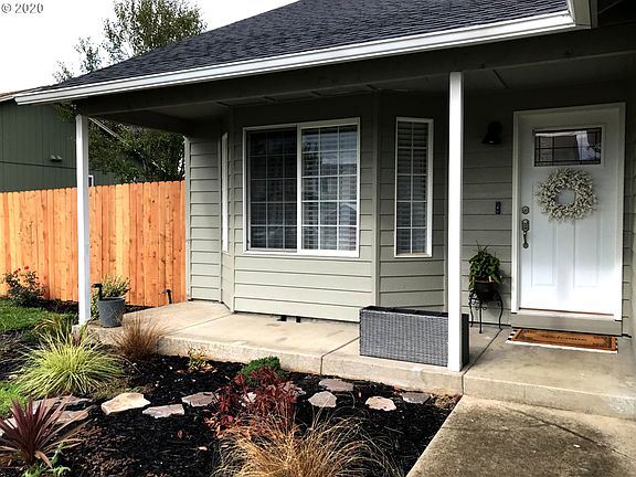 3rd image of 15404 NE 89th St