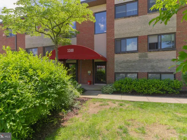 3300 S 28th St APT 301, Alexandria, VA 22302