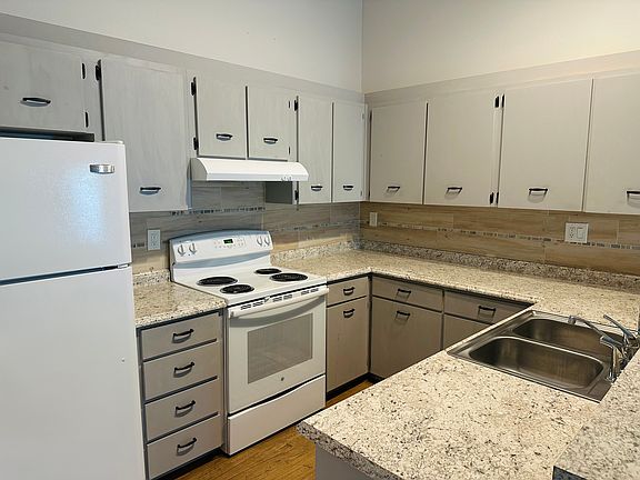 2nd image of 3389 Crystal Ct E APT O