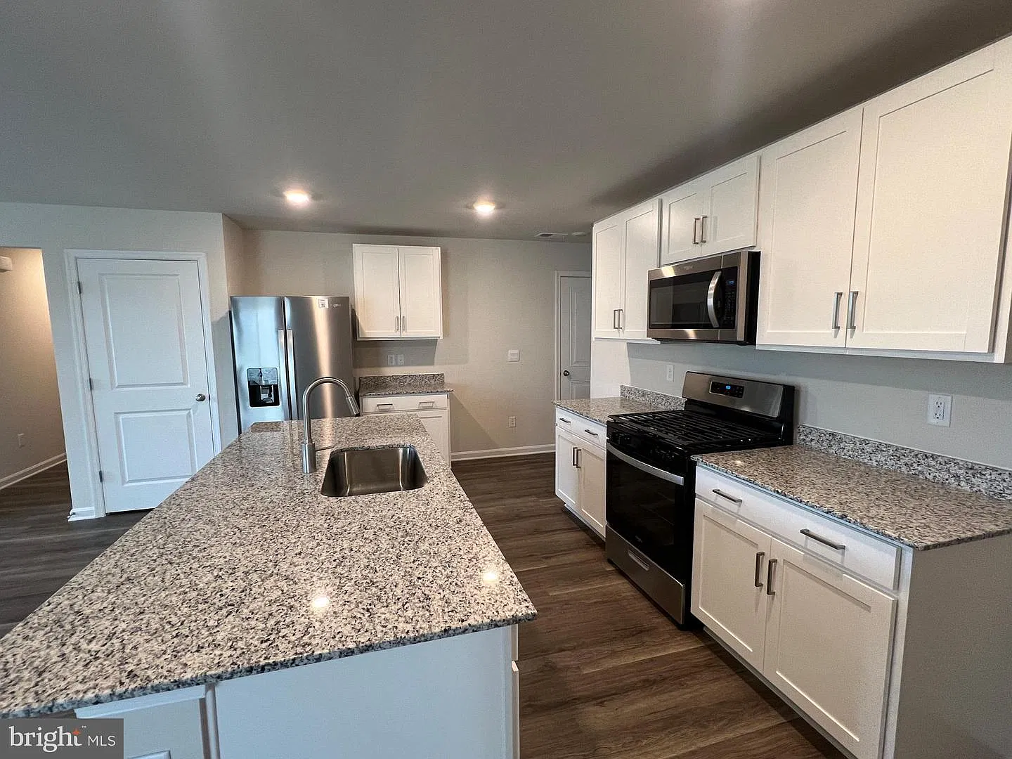 5 bed, 2415 sqft, $2,750 — Photo 3