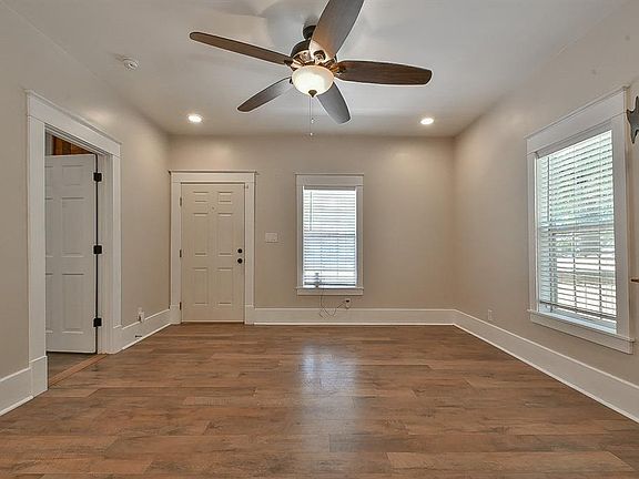 5th image of 515 N Chapman Ave