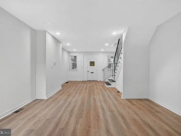 6737 N Smedley St — Photo 4