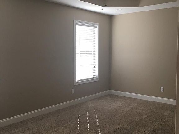 5th image of 160 Daven Dr