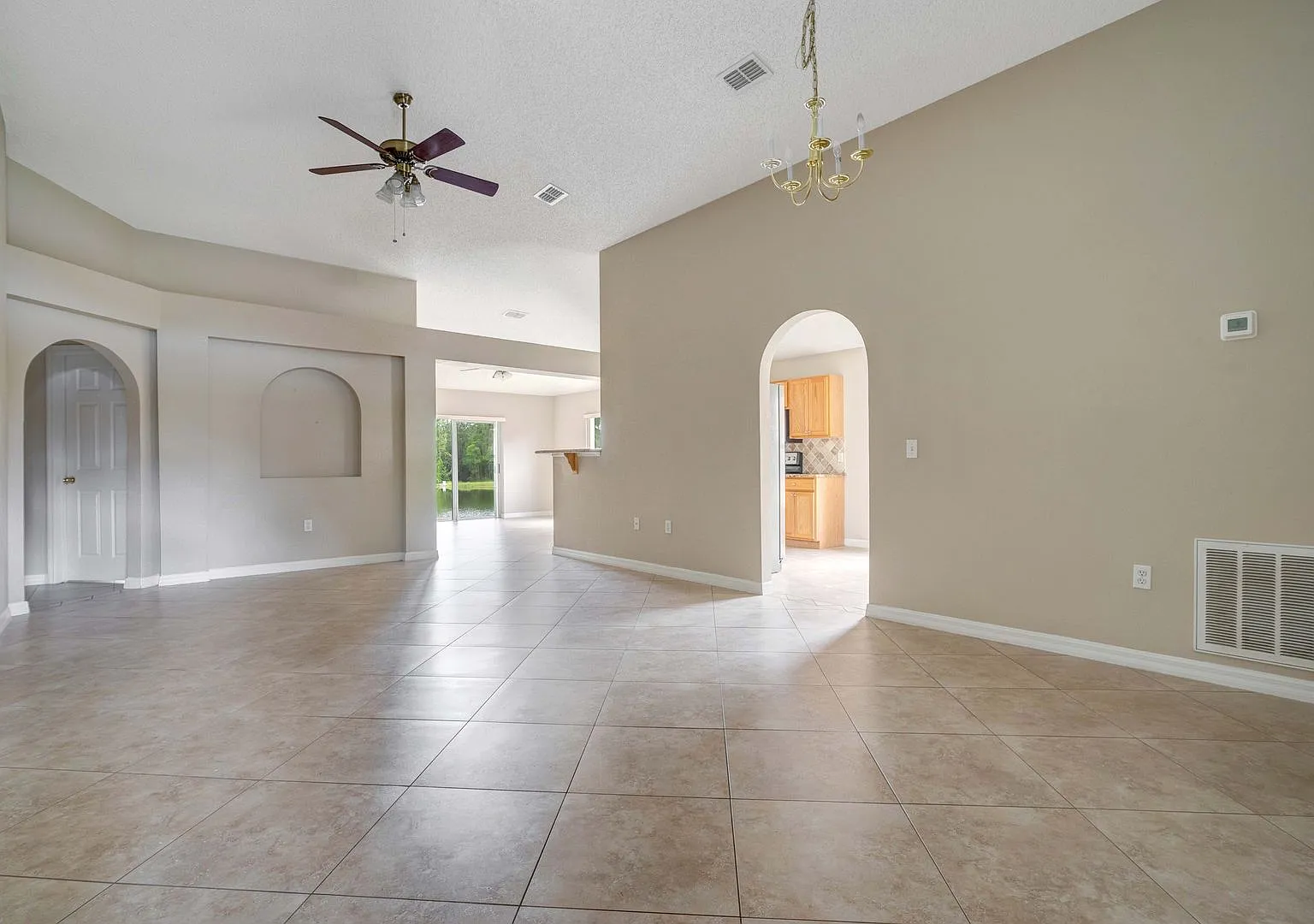 4 BR / 2 BA Home In Corner Lake — Photo 2