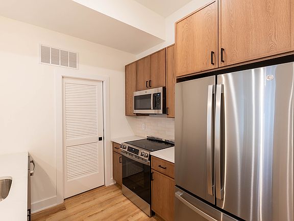 3rd image of 915 S 12th St #1
