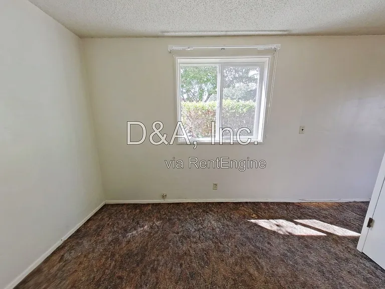 437 SW 9th St — Photo 5