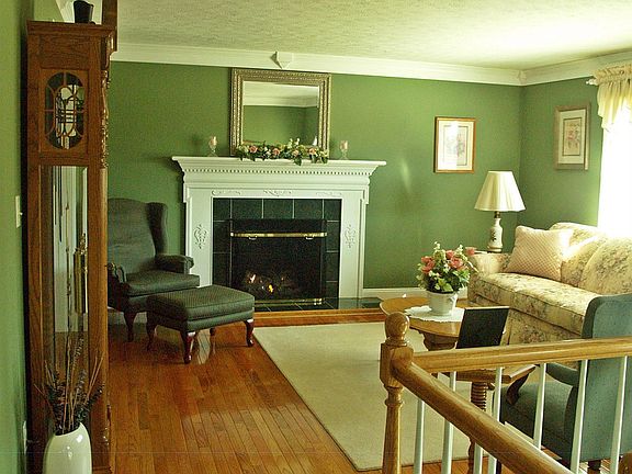 5th image of 19 Brookwood Dr