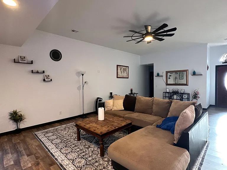 7 Stratton Ln — Photo 6