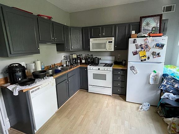 2nd image of 1401 N Saint Clair St #9963566