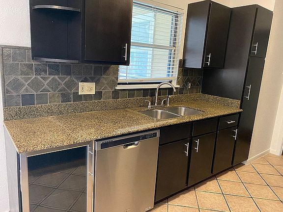 5th image of 255 E Ackard Pl