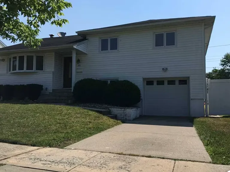 18 Barbara Dr — Photo 5