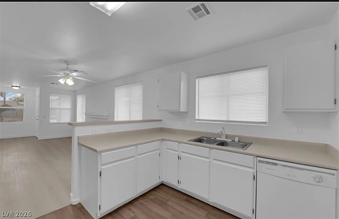 2 bed, 2.0 bath, 894 sqft, $1,175 — Photo 2