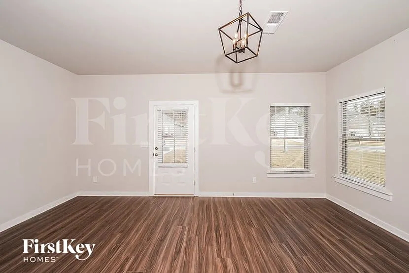 4 bed, 3.0 bath, 2091 sqft, $1,885 — Photo 2