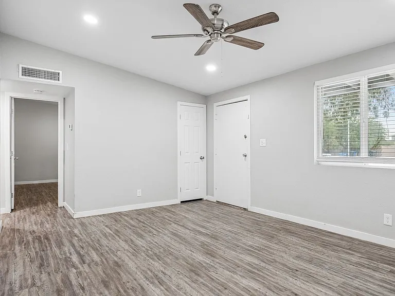 449 N Williams — Photo 11