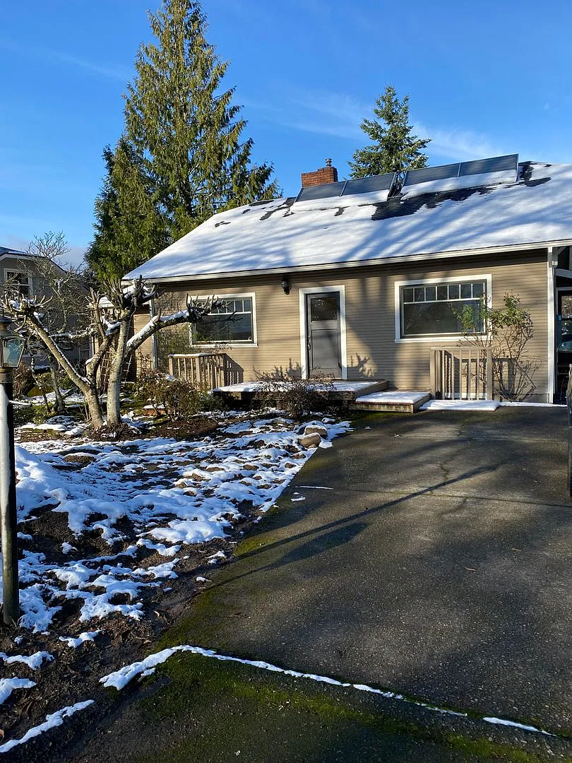 4403 SW Lobelia St photo 1