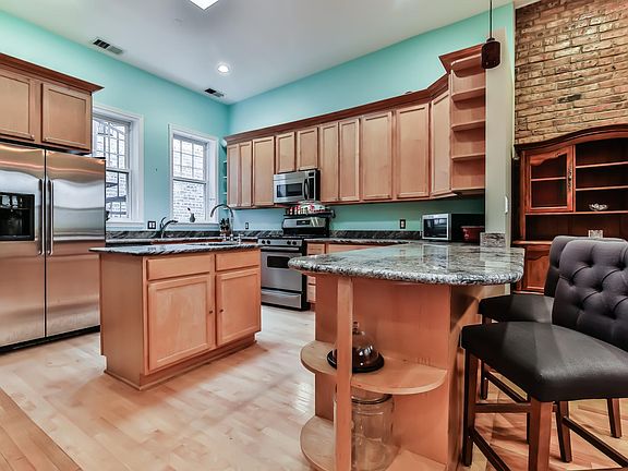 3rd image of 2319 N Milwaukee Ave APT 3