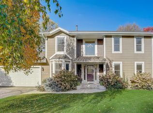 15619 Village Woods Dr, Eden Prairie, MN 55347