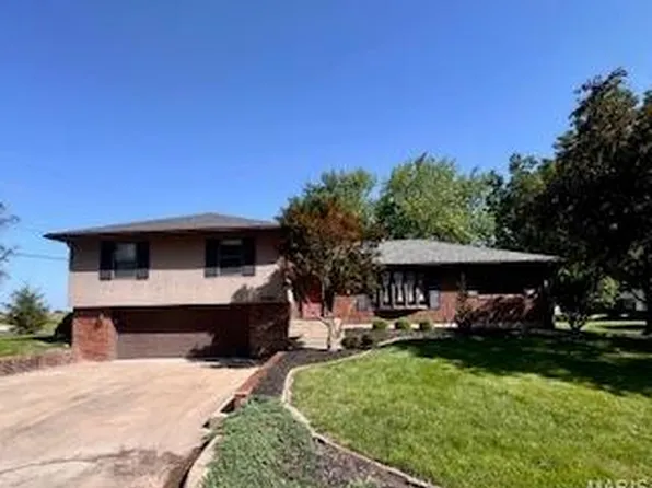 1015 W McPike St, Vandalia, MO 63382