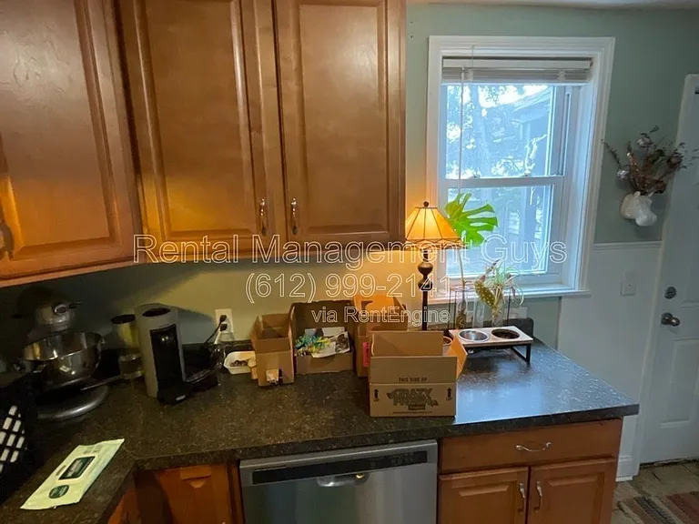 1938 Roblyn Ave #1 — Photo 13