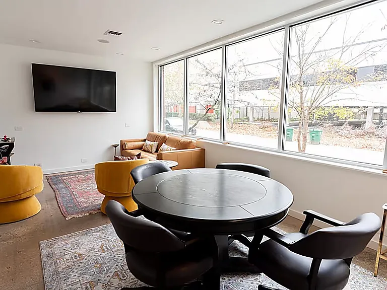4904 S Shepherd Dr — Photo 10