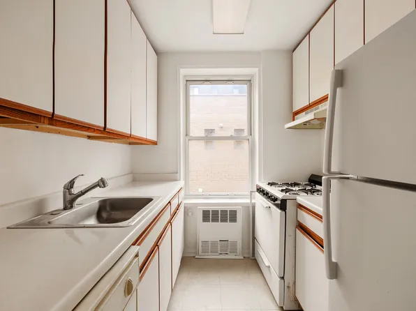 1717 East 18th Street 4P image 2 of 6
