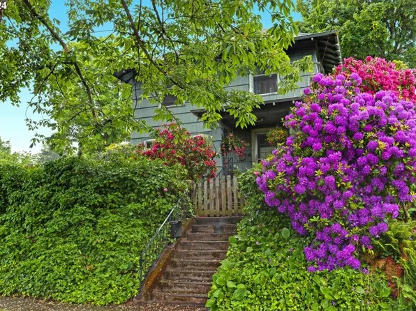 3387 SE Tibbetts St, Portland, OR 97202