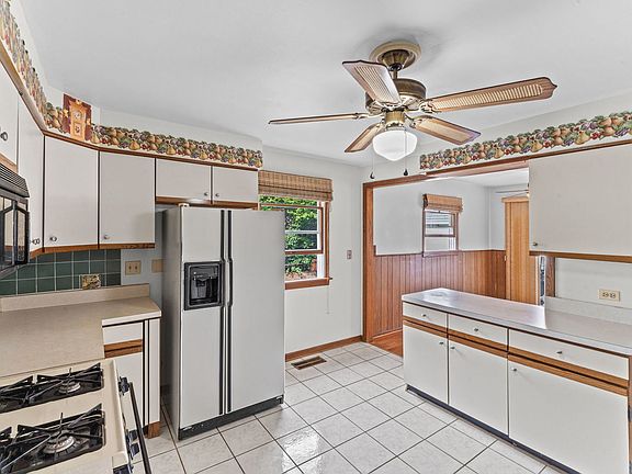 5th image of 2205 Bluebird Ln